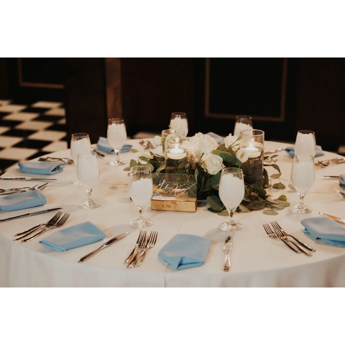 Määrdumiskindel ümmargune laudlina valge D250