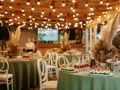 Kuidas luua pidulike mööblitega hubane ja privaatne atmosfäär?