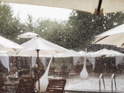 Kuidas korralikult ette valmistada aiapaviljonid ürituseks vihmase ilmaga?