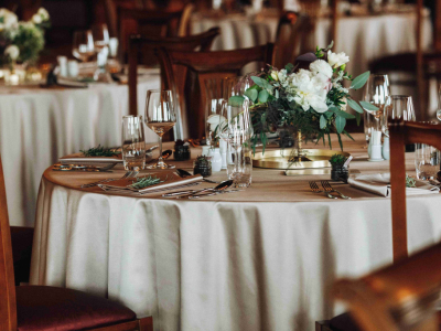 Bankettlaud: kuidas valida vastavalt saali suurusele ja külaliste arvule